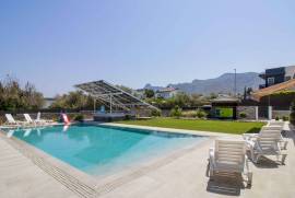 Luxury 4 Bed Villa For sale in Kyrenia North