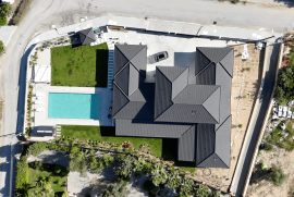 Luxury 4 Bed Villa For sale in Kyrenia North