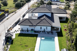 Luxury 4 Bed Villa For sale in Kyrenia North