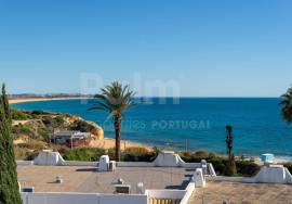 Exclusive T3 Duplex | Ocean Front, Pool, and Private Beach Access | Armação de Pêra, Algarve