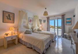 Exclusive T3 Duplex | Ocean Front, Pool, and Private Beach Access | Armação de Pêra, Algarve
