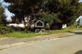 Plot of land for urban construction, with an area of 480 m2, excellent sun exposure, located in a demure area, in the Urbanization Pinhal do Rei. Plot of land for urban construction, with an area of 480 m2, excellent sun exposure, located in a demure area, in the Urbanization Pinhal do Rei.