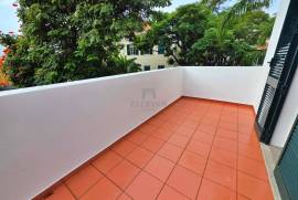 GREAT INCOME PROPERTY COMMERCE + HOUSING IN THE CENTER OF FUNCHAL