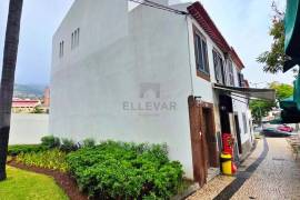 GREAT INCOME PROPERTY COMMERCE + HOUSING IN THE CENTER OF FUNCHAL