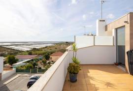 Olhão – Bright 2-bedroom apartment with rooftop terrace and sea views