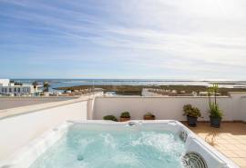 Olhão – Bright 2-bedroom apartment with rooftop terrace and sea views