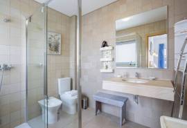 Olhão – Bright 2-bedroom apartment with rooftop terrace and sea views