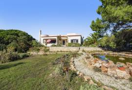 Caramujeira – Traditional 5-Bedroom Villa set on a generous plot