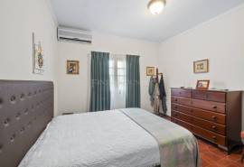 Caramujeira – Traditional 5-Bedroom Villa set on a generous plot