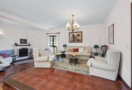 Caramujeira – Traditional 5-Bedroom Villa set on a generous plot