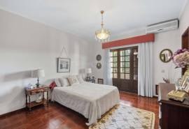 Caramujeira – Traditional 5-Bedroom Villa set on a generous plot