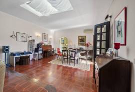 Caramujeira – Traditional 5-Bedroom Villa set on a generous plot