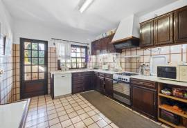 Caramujeira – Traditional 5-Bedroom Villa set on a generous plot