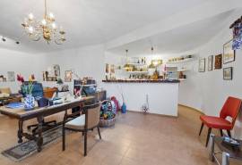 Caramujeira – Traditional 5-Bedroom Villa set on a generous plot