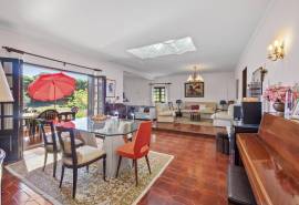 Caramujeira – Traditional 5-Bedroom Villa set on a generous plot