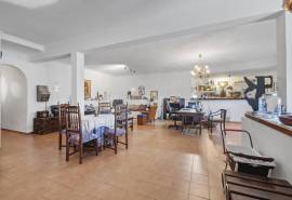 Caramujeira – Traditional 5-Bedroom Villa set on a generous plot