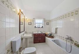 Caramujeira – Traditional 5-Bedroom Villa set on a generous plot