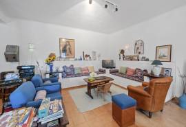 Caramujeira – Traditional 5-Bedroom Villa set on a generous plot