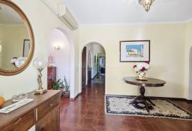 Caramujeira – Traditional 5-Bedroom Villa set on a generous plot