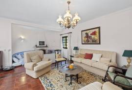 Caramujeira – Traditional 5-Bedroom Villa set on a generous plot