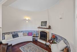 Caramujeira – Traditional 5-Bedroom Villa set on a generous plot