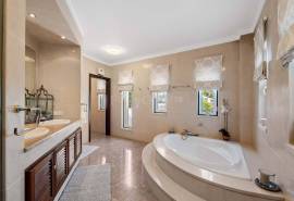 Carvoeiro - Magnificent 4-Bedroom villa breathtaking sea views and indoor and outdoor pools