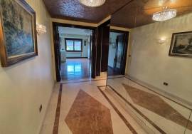 Magnificent house for sale on Magdalena street with garage.