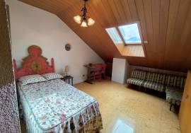 Magnificent house for sale on Magdalena street with garage.