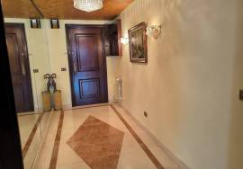Magnificent house for sale on Magdalena street with garage.