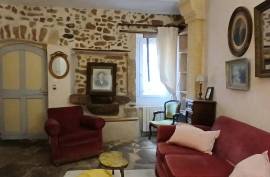 Former Presbytery With 145 M2 Of Living Space Offering 4 Bedrooms And A Private Terrace. Unique