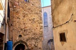 Former Presbytery With 145 M2 Of Living Space Offering 4 Bedrooms And A Private Terrace. Unique