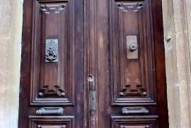 An Impressive 18th-Century Mansion With 8 Bedrooms, 6 Bathrooms, 6 Kitchens, Patio And Courtyard, In The Heart Of The Village