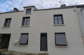 Traditional House with Courtyard Garden