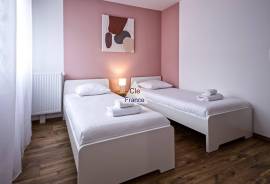 Apartment in Heart of Town