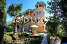 ZADAR, BORIK - OPPORTUNITY! Villa with 4 spacious apartments and sea view!