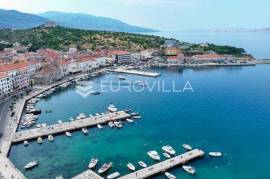 Senj, 280m2 commercial space in the city centre next to the sea