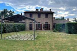 A461 - Independent flat with private garden and shared swimming pool