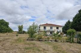 1970's House With Basement And Large Garden - €139780