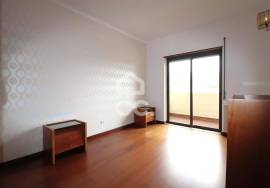 3 bedroom apartment with elevator and balconies in the Solum area of Coimbra.