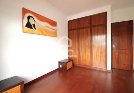 3 bedroom apartment with elevator and balconies in the Solum area of Coimbra.