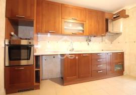 3 bedroom apartment with elevator and balconies in the Solum area of Coimbra.