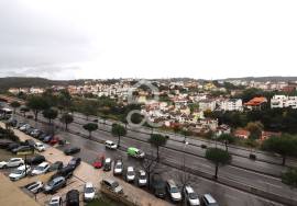 3 bedroom apartment with elevator and balconies in the Solum area of Coimbra.