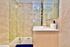 Fully renovated 2-bedroom apartment with 85m2 of gross area. Located on the fifth floor of a building with 2 elevators. Fully renovated 2-bedroom apartment with 85m2 of gross area. Located on the fifth floor of a building with 2 elevators.