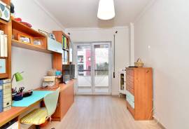 Bright 3-Bedroom Apartment with Balcony and Sea View – Sassoeiros, Carcavelos