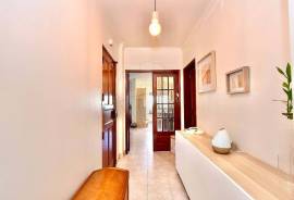 Bright 3-Bedroom Apartment with Balcony and Sea View – Sassoeiros, Carcavelos