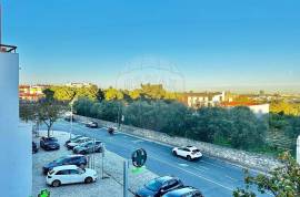 Bright 3-Bedroom Apartment with Balcony and Sea View – Sassoeiros, Carcavelos