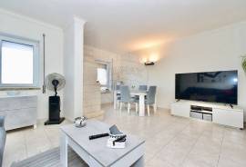 Bright 3-Bedroom Apartment with Balcony and Sea View – Sassoeiros, Carcavelos