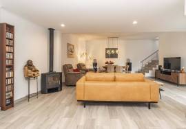 3 bedroom villa with pool and garden