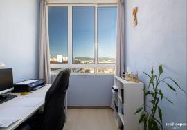 T4 Penthouse with Panoramic City Views