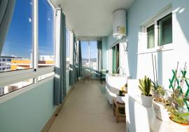 T4 Penthouse with Panoramic City Views